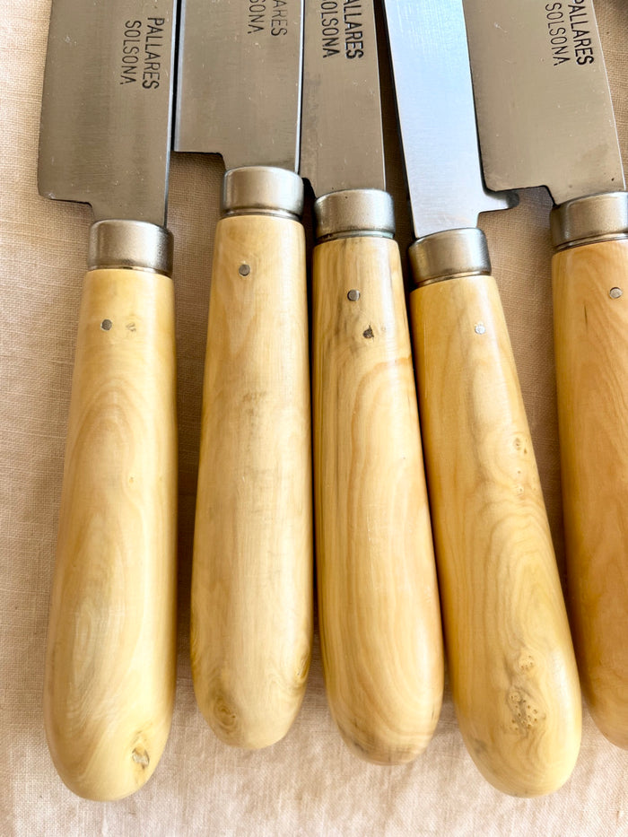 kitchen knife with boxwood handle by pallares solsona carbon steel 10cm handle detail view