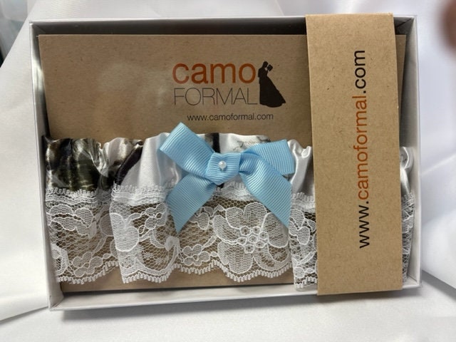 Camo Garter Pearl/Blue Ribbon Boxed