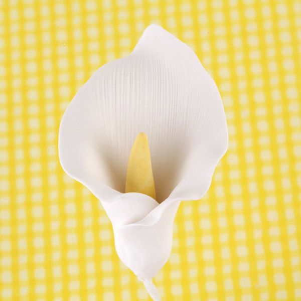 Gumpaste Calla Lily Sugarflower cake topper perfect for cake decorating fondant cakes, birthday cakes, custom cakes. Wholesale sugarflowers & cake supply.