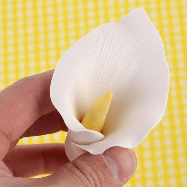 Gumpaste Calla Lily Sugarflower cake topper perfect for cake decorating fondant cakes, birthday cakes, custom cakes. Wholesale sugarflowers & cake supply.