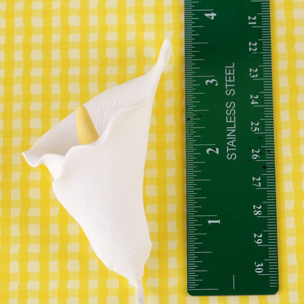 Gumpaste Calla Lily Sugarflower cake topper perfect for cake decorating fondant cakes, birthday cakes, custom cakes. Wholesale sugarflowers & cake supply.