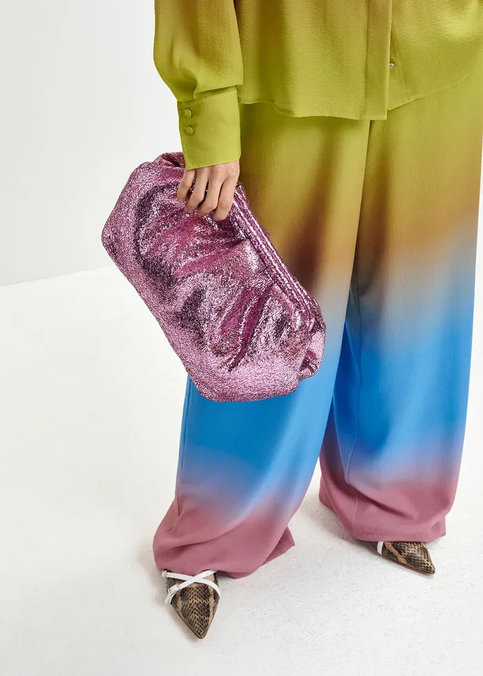 Model holding Essential Antwerp Hamaretto Pouch in Virtual Pink