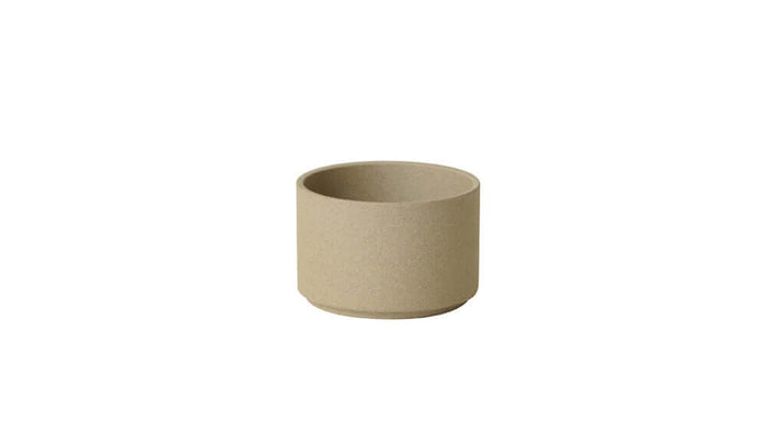 Hasami porcelain petite bowl in natural color, ideal for serving snacks or storing spices, with a modern and tactile design.