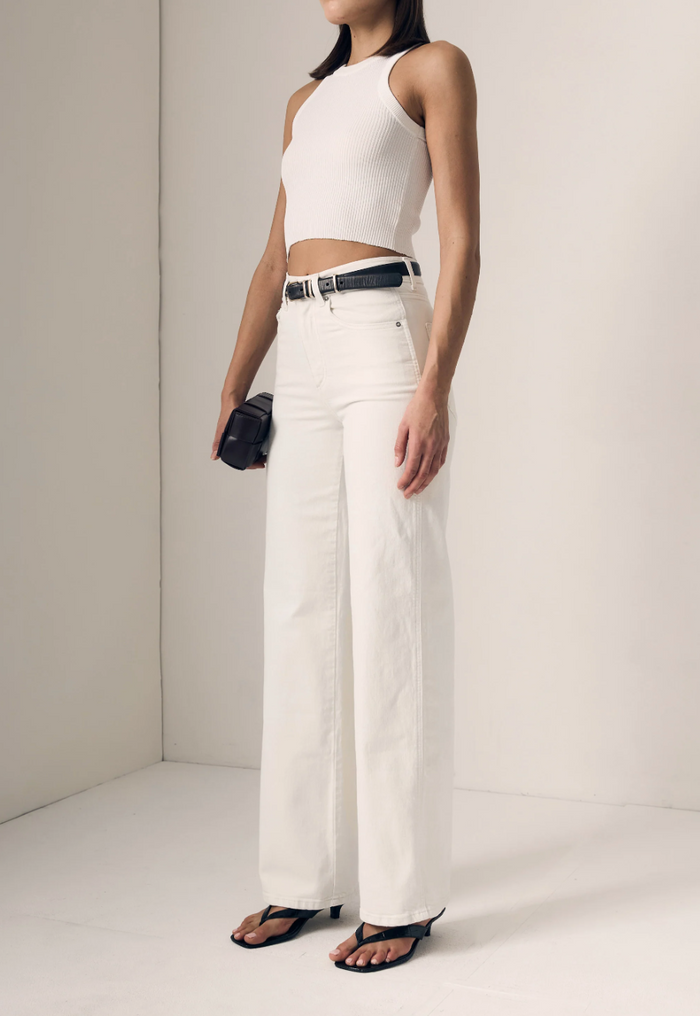 Juliette Wideleg: White