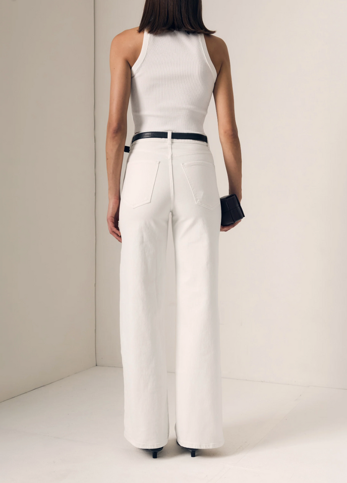 Juliette Wideleg: White