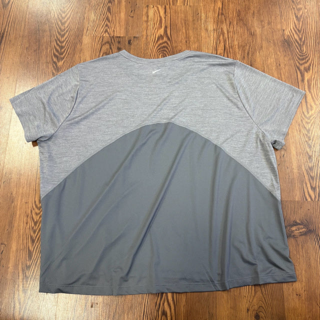 Nike SIZE 3X Women's Athletic Top