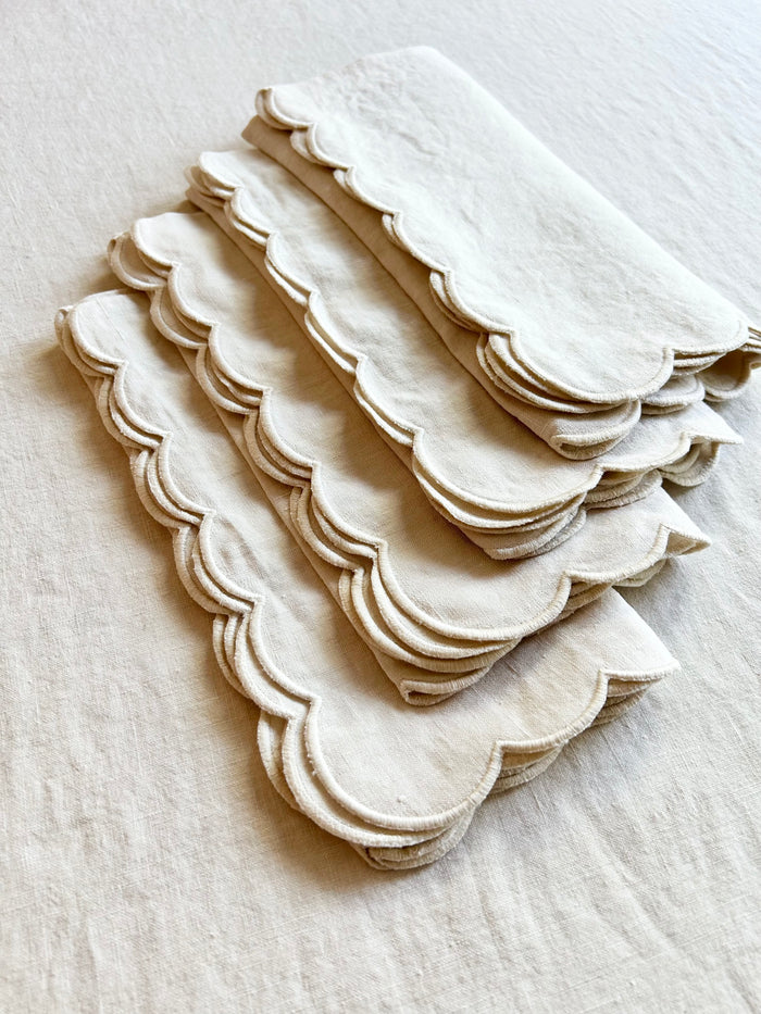PRE-ORDER - Scalloped Cream  Napkins - S/4