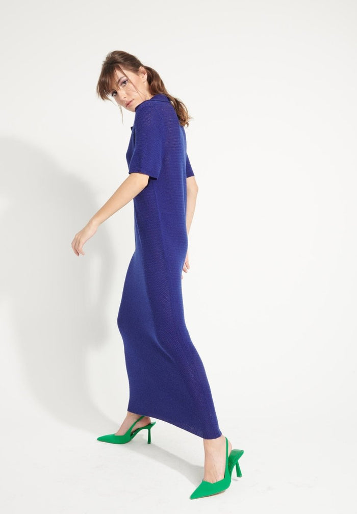 AVA 18 Longue robe col polo en cachemire à maille pointelle bleu nuit