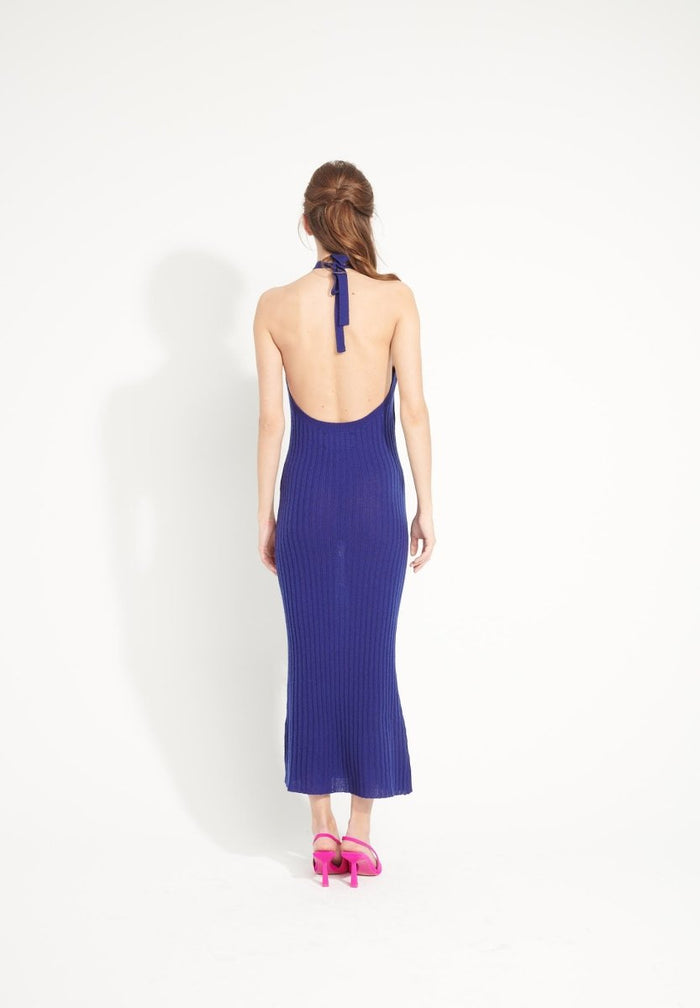 AVA 19 Longue robe dos nu en cachemire à maille côtelée bleu nuit
