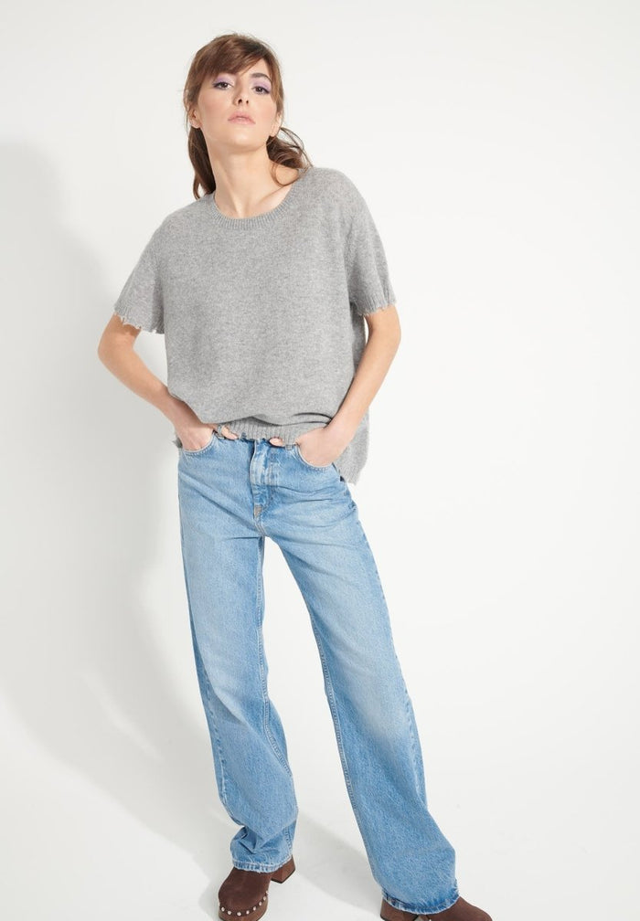 AVA 6 T shirt en cachemire déjaugé col rond manches courtes avec finitions ciselées gris clair